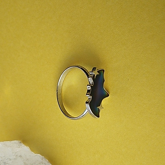 Color Changing Mood Ring Bat Ring - Picture 2 of 5